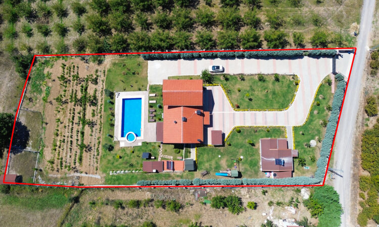 Houses for sale in Karamursel Kocaeli in Kocaeli with 356 m² of space.