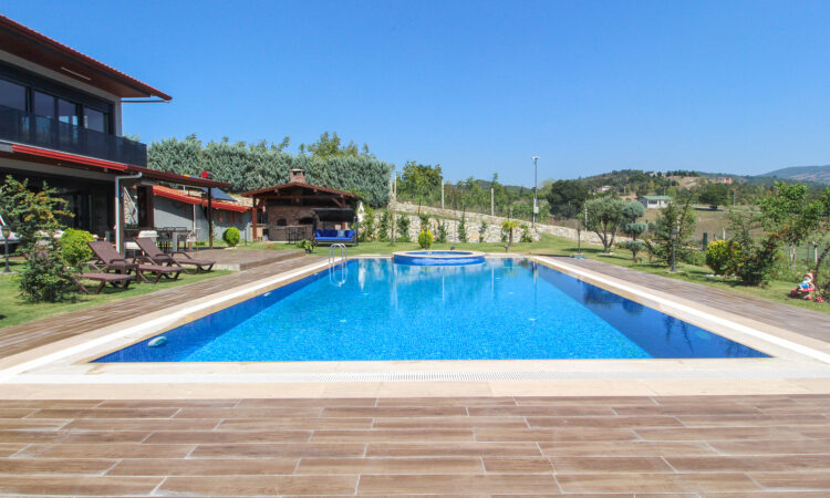 Houses for sale in Karamursel Kocaeli in Kocaeli with 356 m² of space.