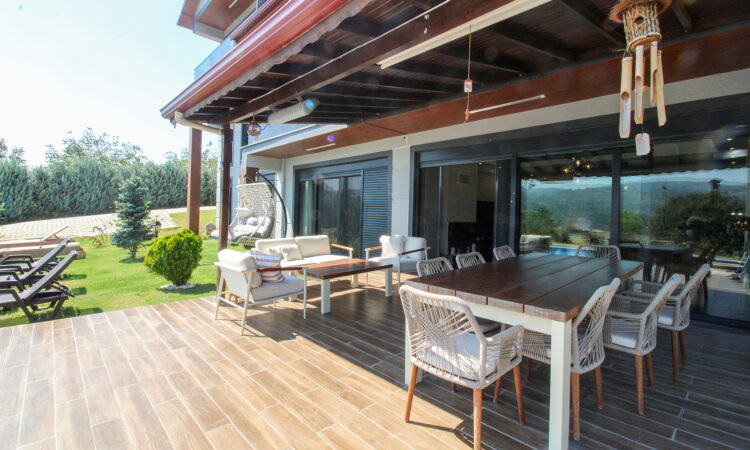 Houses for sale in Karamursel Kocaeli in Kocaeli with 356 m² of space.