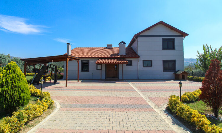 Houses for sale in Karamursel Kocaeli in Kocaeli with 356 m² of space.