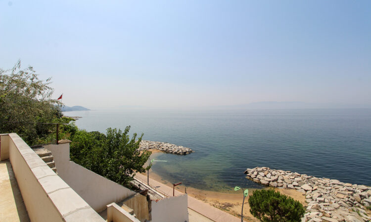 Apartments for sale in Armutlu Yalova in Yalova with 140 m² of space.