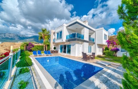 Detached Villa for Sale in Alanya Kargicak with Stunning Views