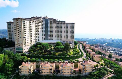 Fully Furnished 2+1 Apartment in Mahmutlar, Alanya – Rich Amenities