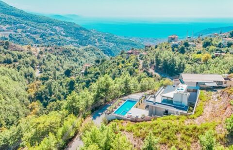 Exclusive 9-Bedroom Luxury Villa with Stunning Views in Alanya, Tepe
