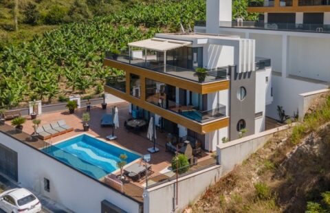 Modern 4-Bedroom Villa in Alanya with  Stunning Sea Views in Kargıcak