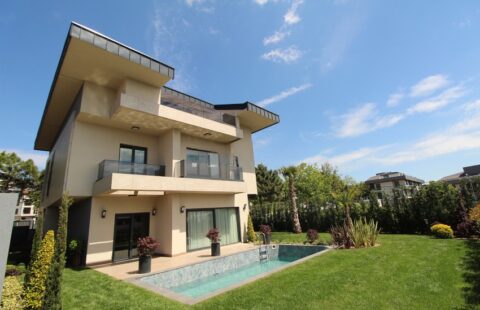 Detached and Semi-Detached Villas with Pools in Beylikdüzü, İstanbul