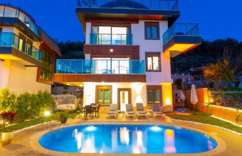 Stunning Luxury Villa with Private Pool and Sea Views in Alanya
