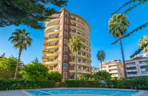 Spacious 4+1 Apartment in Alanya Center – Walking Distance to Cleopatra Beach