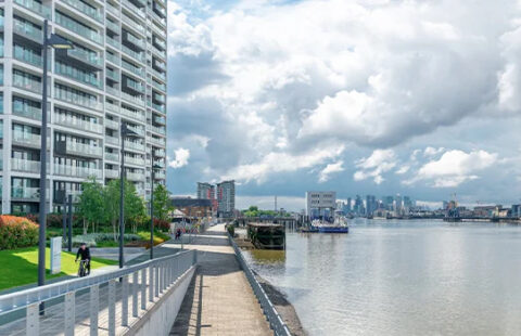 Bright 2-Bedroom Apartment in Woolwich, London