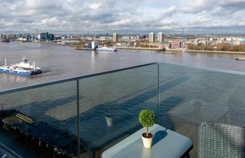 Chic 2-Bedroom Apartment in Woolwich, London
