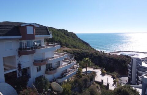 Unfurnished 2-Bedroom Apartment with Terrace and Amenities Near the Sea in Konaklı, Alanya