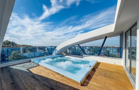 Spacious 2-Bedroom Penthouse with Private Balcony Pool and Luxury Amenities in Kargıcak, Alanya