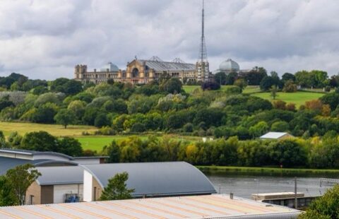 Family-Friendly Homes Near Alexandra Park with Great Transportation