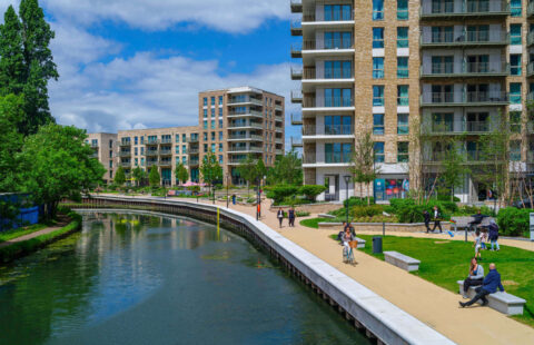 Luxury Homes in Wembley with Waterside Views With Amenities
