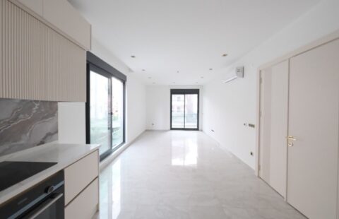 Contemporary 2-Bedroom Apartment in Alanya’s Bustling City Center – Just 120m from the Beach
