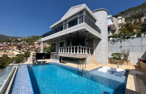 Exclusive 3+1 Villa with Private Garden and Luxury Amenities in Alanya Tepe