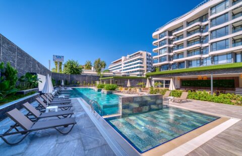 Sea-Front 1-Bedroom Apartment with Stunning Views in Kargıcak