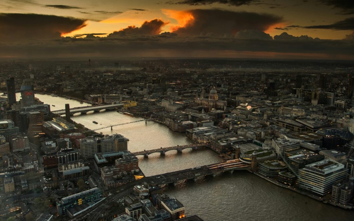 UK Waterfront Property Trends: 2025 Insights for Buyers & Investors