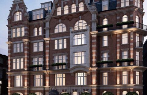 3 Bedroom Apartment in Kensington, London W8