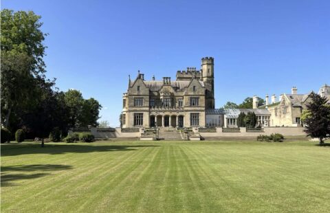 Elegant 2 Bedroom Apartment near York City Centre