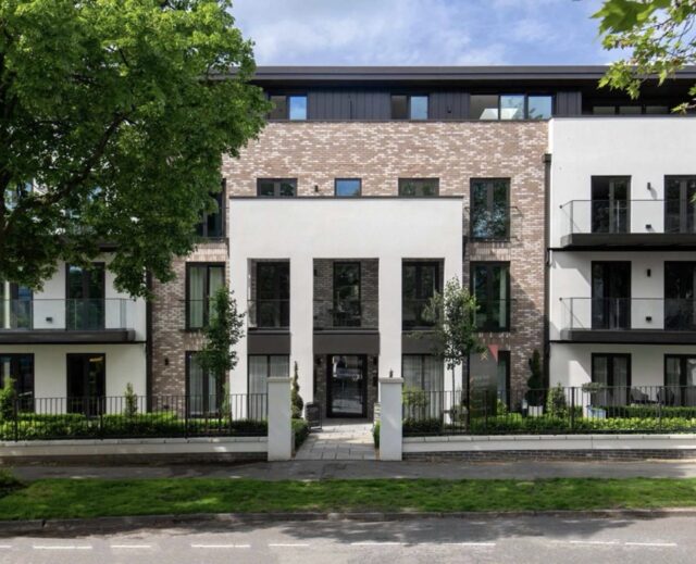 Luxury 3 Bedroom Penthouse in Cheltenham, Montpellier with Scenic Views