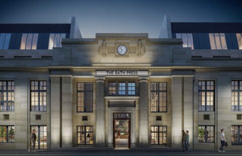 Modern 4 Bedroom House Bath England with Garden and Parking