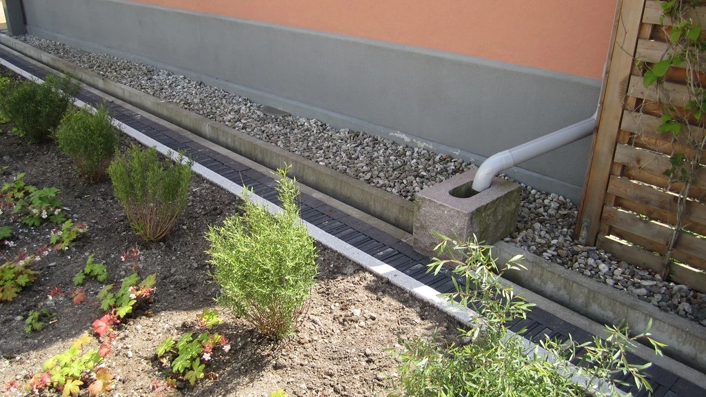 Illustrative house foundation with a gravel drainage channel and rainwater downpipe for Turkey drainage checks